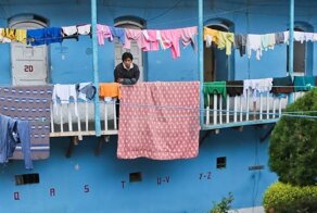 15 фото самой странной тюрьмы в мире, где заключенные живут с семьями