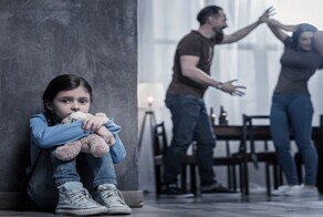 "Бьёт - значит, любит?": в РПЦ назвали проблему семейного насилия "надуманной"