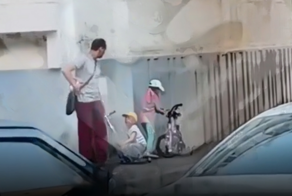 В Татарстане мужик ударил ребёнка на самокате за то, что тот случайно наехал на его ногу