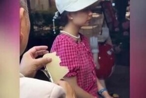 Оригинальный потрет женщины