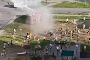 Белорусские пожарные порадовали детей