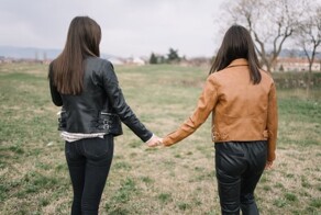 Тайно ходила на работу: женщина в течение 14 лет выдавала себя за покойную сестру