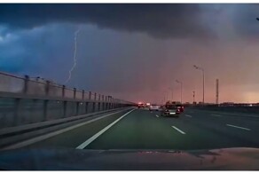 Молния ударила в самый подходящий момент