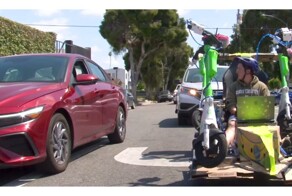 Парень сделал самодельную машину из электросамокатов