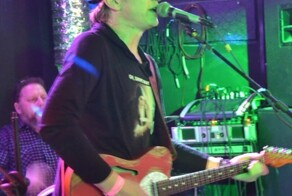 Лидер рок-группы "Пасека" тяжело ранил ножом главу АНО "Цифровые платформы" и убил его друга