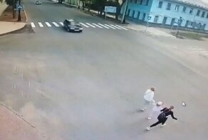 Не смотрел на дорогу и сбил ребёнка на пешеходном переходе