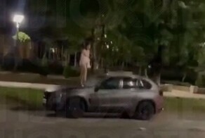 В Краснодарском крае полуголая дама пыталась разбить лобовое стекло на автомобиле