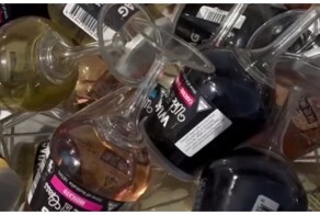 В Южной Корее  продают вино в бокалах