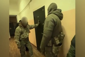 В Хабаровске задержали двух бизнесменов, которых подозревают в легализации незаконных мигрантов