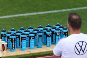 Сборная Германии по футболу до сих пор использует бутылки с ЧМ-2018 в России
