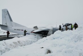 Самолёт Ан-26 совершил жёсткую посадку в ЯНАО
