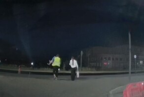 Не все герои носят плащи: под Казанью рабочий перенёс ребёнка через свежеуложенный асфальт