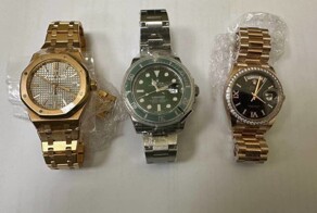 В аэропорту Домодедово таможенники задержали пассажирку из Дубая, которая провозила в себе люксовые часы на 13 миллионов