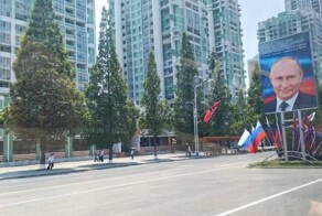 Флаги РФ и портреты В.Путина: Пхеньян готовится к визиту президента РФ