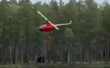 Пилот вертолёта устроил шоу над пляжем в Ленобласти и попал под проверку