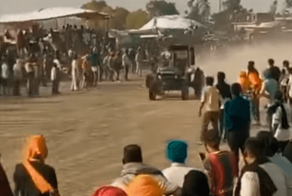 Трактор въехал в толпу в Индии