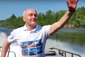 Самый весёлый чиновник: мэр Белоярского влюбил в себя социальные сети, поздравив россиян с Днём гармонии