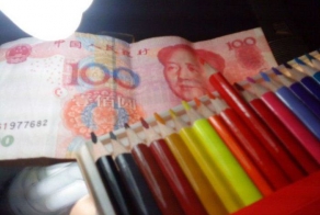 Рисует деньги (34 фото)