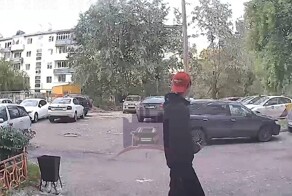 В Красноярске подросток с пневматическим пистолетом разбил окно автомобиля