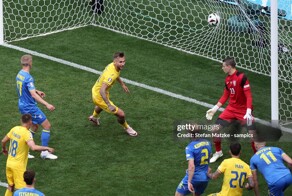 И вот этот жест, всем сторонникам «тризуба», придётся заучить