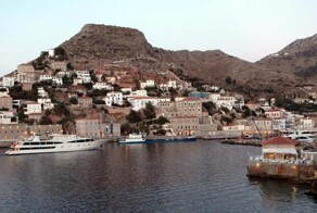 Опасные забавы туристов: как уничтожили единственный лес на острове Идра