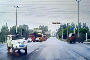 Ушел в занос на скользкой дороге