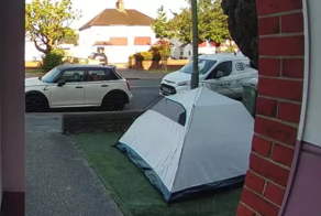 Отказывался уходить: наглый мужчина решил заночевать во дворе незнакомой женщины