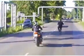 В Кемерове столкнулись самокатчик и мотоциклист