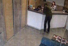 Мужчина напал на работников частной клиники