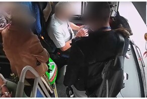 В Москве конфликт из-за собачьего намордника в автобусе закончился потасовкой