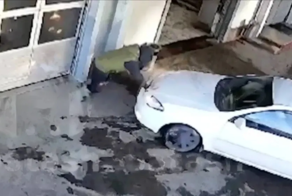 Сотрудники автосалона в Уфе повредили машину клиента
