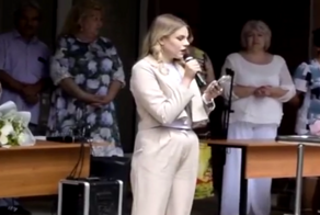 "Я поступала в областной медицинский колледж, а закончила шарагу": студентка во время выпускного раскритиковала качество образования