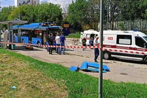 На крыше автобуса в Москве взорвался газовый баллон, пострадали водитель и пассажир