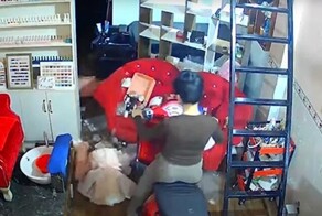 Женщина "умело" припарковалась внутри помещения