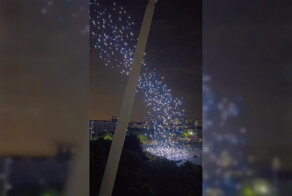 Дроны возвращаются на землю после светового шоу