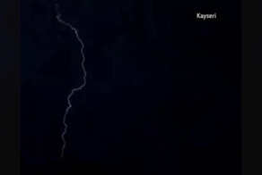 В городе Кайсери в Турции молния восемь раз ударила в одно и тоже место