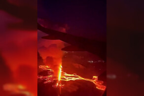 Полёт пассажирского самолёта над вулканом в Исландии
