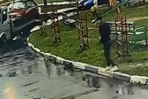 «Несколько раз проходил мимо»: парень вызвал эвакуатор на чужое авто, чтобы сдать на металлолом