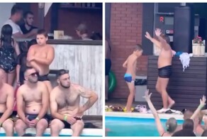 Мальчик зажег возле бассейна