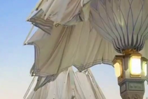 В Саудовской Аравии установлены огромные зонты, которые создают спасительную тень