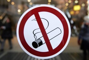 В Госдуме предложили запретить россиянам курить на остановках и рядом с магазинами