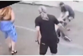 В Турции прохожих ударило током в луже