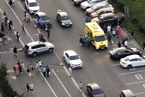 "Призываем отказаться от их услуг!": после перестрелки таксистов-мигрантов в Петербурге жители ЖК готовят протест