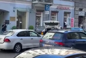 В Петербурге два мигранта устроили дорожные разборки с применением домкрата