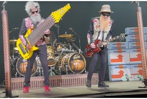 Басист группы ZZ Top играет на необычной гитаре