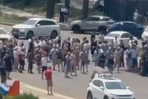 В Краснодаре жители нескольких ЖК перекрыли дорогу из-за отсутствия электричества