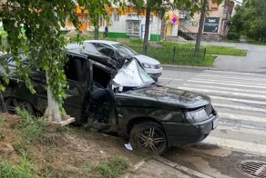 Влетели в столб и не пострадали