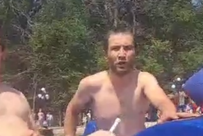 "Эээ, телефон убрал!": в Ставропольском крае дебоширы на катамаране напали на спасателей из-за замечания