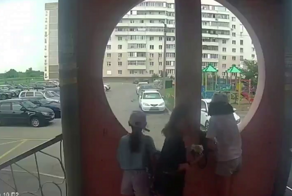 Любитель тишины из Уфы выстрелил из ружья в детей, которые прятались от дождя под козырьком подъезда