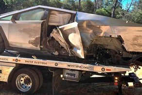 Tesla Cybertruck прошёл реальный "краш-тест" со старым внедорожником Ford